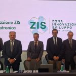 L'intervento dell'assessore Guidesi a Kilometro Rosso Zis. Foto di gruppo con gli altri relatori
