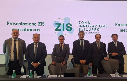 L'intervento dell'assessore Guidesi a Kilometro Rosso Zis. Foto di gruppo con gli altri relatori