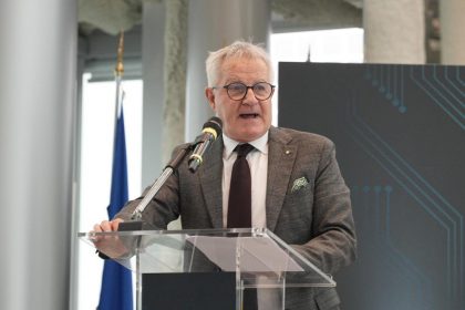 Il sottosegretario Ruggero Invernizzi