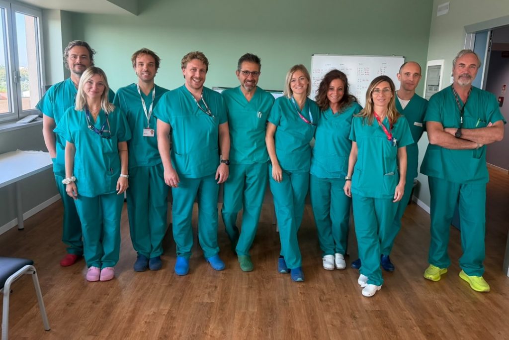 L'equipe medica del San Gerardo di Monza che ha operato il paziente al quale si è rotta l'aorta per tre volte