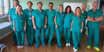 L'equipe medica del San Gerardo di Monza che ha operato il paziente al quale si è rotta l'aorta per tre volte