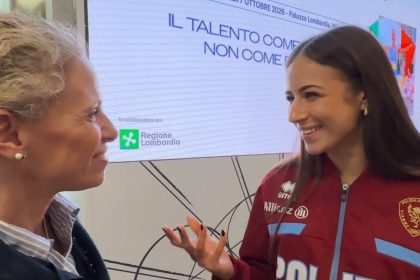 Il sottosegretario alla Presidenza di Regione Lombardia con delega allo Sport e Giovani, Federica Picchi, insieme all'atleta azzurra Alexandrina Mihai