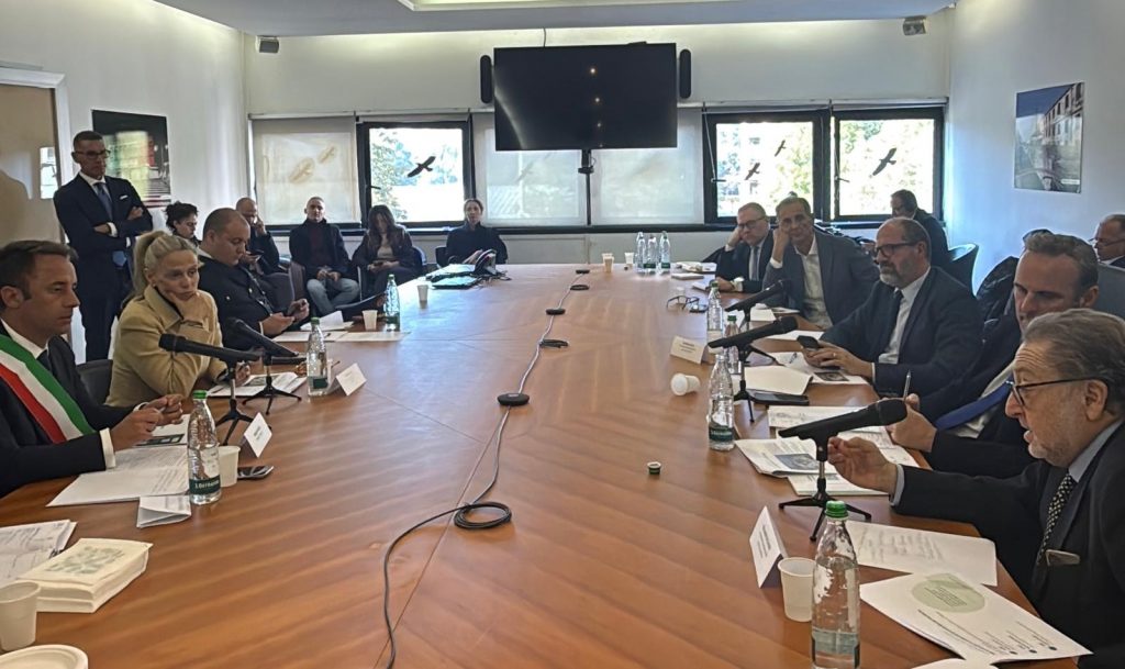 A Rozzano, nell'hinterland milanese, si è svolta una seduta della Commissione parlamentare d’inchiesta sulle condizioni di sicurezza delle città e delle periferie. In foto un momento della riunione con i rappresentanti del territorio e delle istituzioni locali,