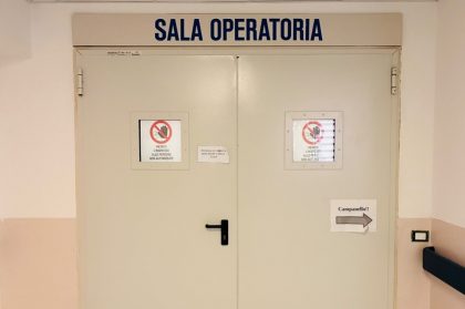 Le porte della sala operatoria, immagine utilizzata per pezzo prelievo organi da donatore a cuore fermo all'ospedale di Gallarate.