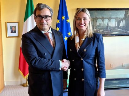 L'assessore regionale all'Istruzione, Formazione e Lavoro Simona Tironi insieme all'ambasciatore d'Italia negli Stati Uniti d'America Marco Peronaci