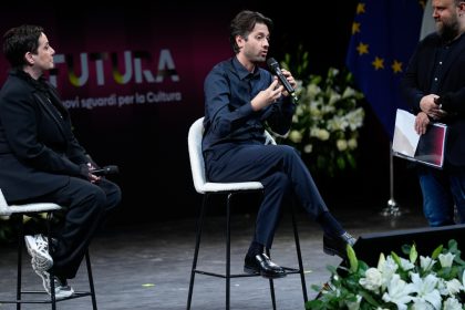 In foto sul palco al Teatro alla Scala di Milano all’evento ‘Futura’ organizzato da Regione Lombardia Paolo Strippoli e Roberta Torre