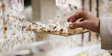Dal 7 al 22 novembre 2026 torna la Festa del Torrone, giunta alla 29ª edizione, con sedici giornate di appuntamenti legati alla gastronomia