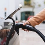 macchina elettrica per dare idea di rinnovo veicoli inquinanti con alternative green