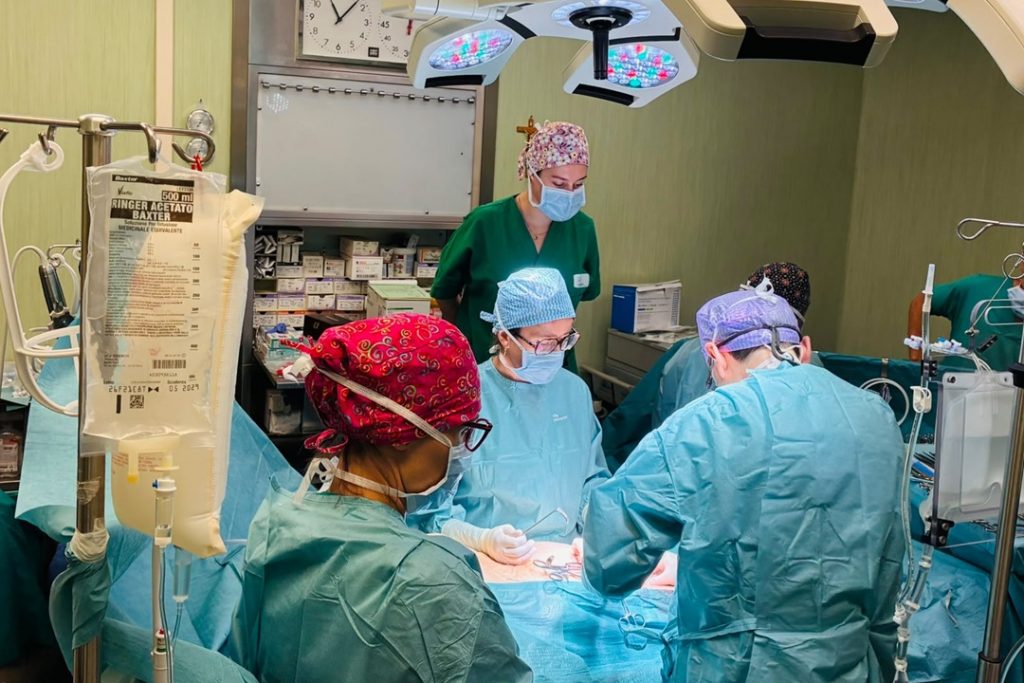 Equipe medica al lavoro per il prelievo da donatore a cuore fermo all'ospedale di Gallarate