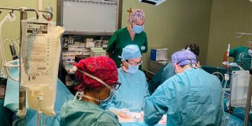 Equipe medica al lavoro per il prelievo da donatore a cuore fermo all'ospedale di Gallarate