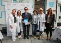 Il presidente della Regione Lombardia Attilio Fontana con il camper di Salute Donna per Ottobre Rosa
