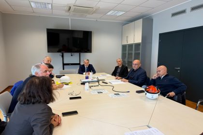 Riqualificazione Gasometro 2: sopralluogo al cantiere di rigenerazione urbana a Milano Bovisa e , Collegio di Vigilanza (in foto un momento dell'incontro) per l’aggiornamento in merito allo stato di avanzamento dei lavori e all’incremento dei costi.