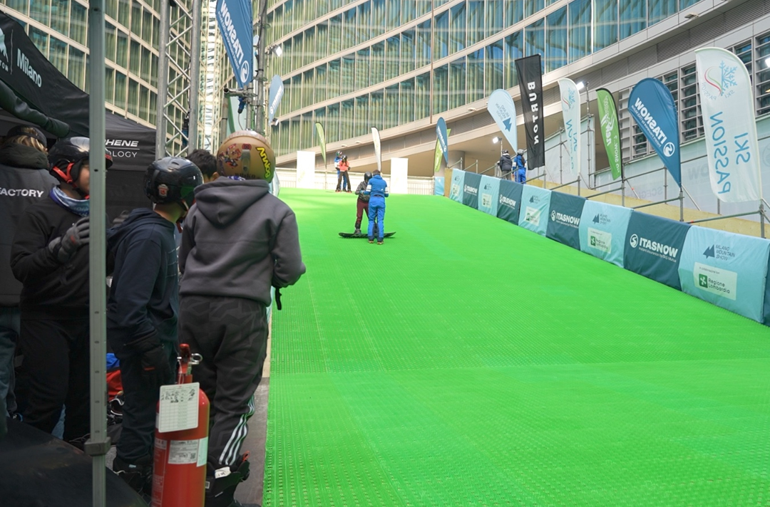 Inaugurazione del Milano Mountain Show 2026, in piazza Città di Lombardia, il villaggio che porta la montagna in città