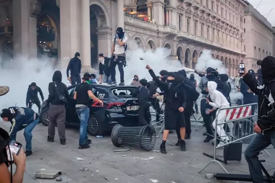 Il presidente di Regione Lombardia, Attilio Fontana, condanna gli scontri di Milano ed esprime solidarietà alle Forze dell'ordine (foto Ansa)