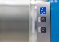 La Lombardia stanzia altri 1,1 milioni di euro per finanziare interventi di abbattimento delle barriere architettoniche negli edifici privati. In foto immagine simbolica di accesso per disabili